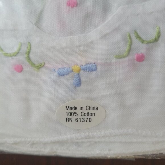 Vintage Embroidered Floral Cotton Tablecloth & Napkins Set - Picture 3 of 8